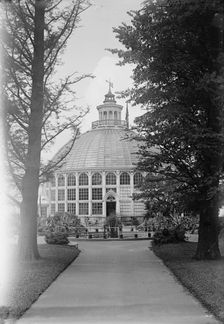 Botanical Gardens, 1917 or 1918. Creator: Harris & Ewing