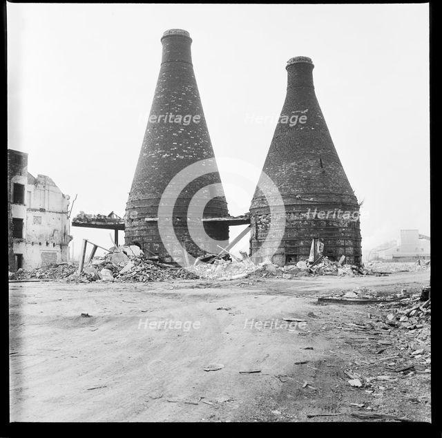Bottle kilns, Etruria Pottery Works, Stoke-on-Trent, Staffordshire, 1965-1968. Creator: Eileen Deste.