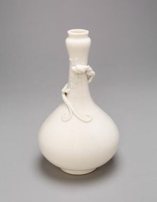 Bottle-Shaped Vase with a Lizard, Ming dynasty (1368-1644) or Qing dynasty, c. late 17th/18th centur Creator: Unknown
