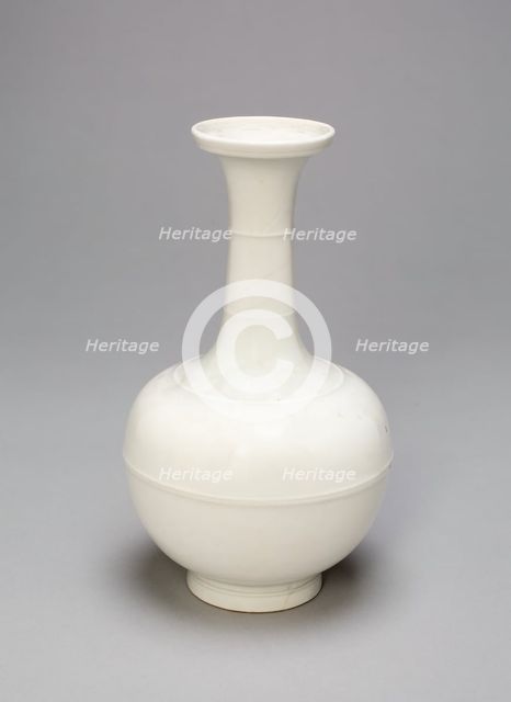 Bottle-Shaped Vase with Encircling Ribs, Ming dynasty or Qing dynasty, c. late 17th/18th century. Creator: Unknown.
