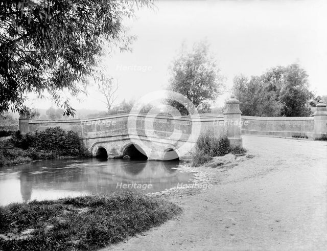 Bourton Bridge, Bourton-on-the-Water, Gloucestershire, 1893. Artist: Henry Taunt.
