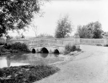 Bourton Bridge, Bourton-on-the-Water, Gloucestershire, 1893. Artist: Henry Taunt