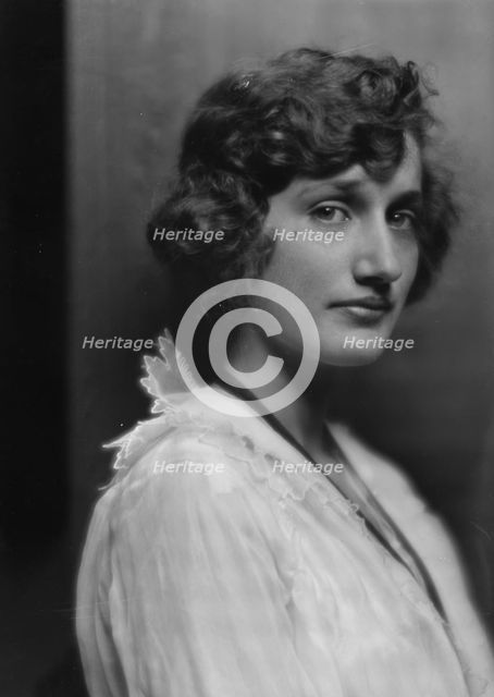 Bouvier, Edith Ewing, Miss (Mrs. J.V. Bonner), portrait photograph, ca. 1913. Creator: Arnold Genthe.