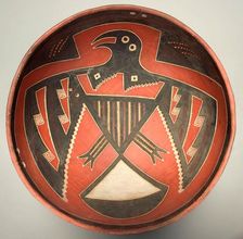 Bowl Depicting a Bird with Outstretched Wings, 1300/1400. Creator: Unknown