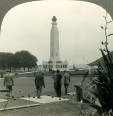 Bowling Green used by Sir Francis Drake, and the War Memorial, Plymouth Hoe, Plymouth, England c1 Creator: Unknown