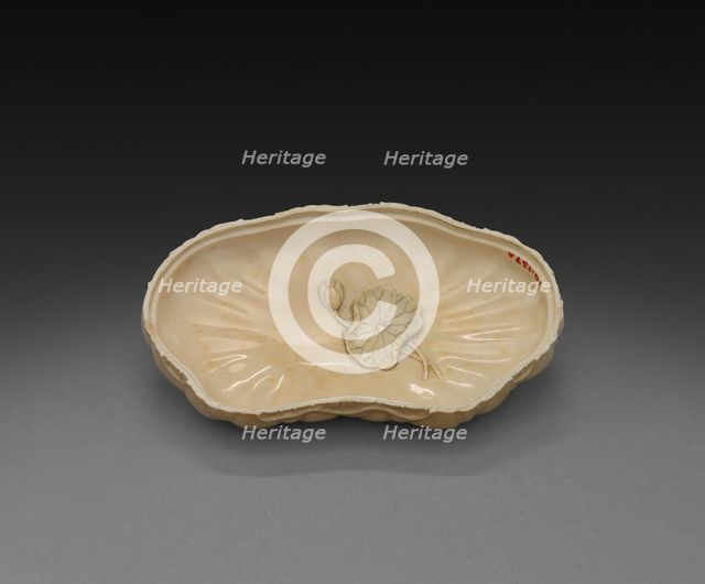 Box in Form of Lotus Leaf (lid), 1700s. Creator: Unknown.
