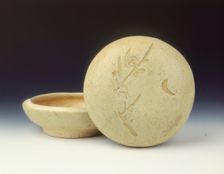Box with crescent moon and prunus spray, Yuan dynasty, China, 14th century