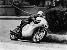 Bob McIntyre on a Honda, racing in the Isle of Man Junior TT, 1961