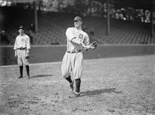 Bobby Veach, Detroit Al (Baseball), 1913. Creator: Harris & Ewing