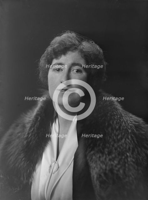 Boden, Mrs., portrait photograph, 1918 Dec. Creator: Arnold Genthe.
