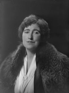 Boden, Mrs., portrait photograph, 1918 Dec. Creator: Arnold Genthe