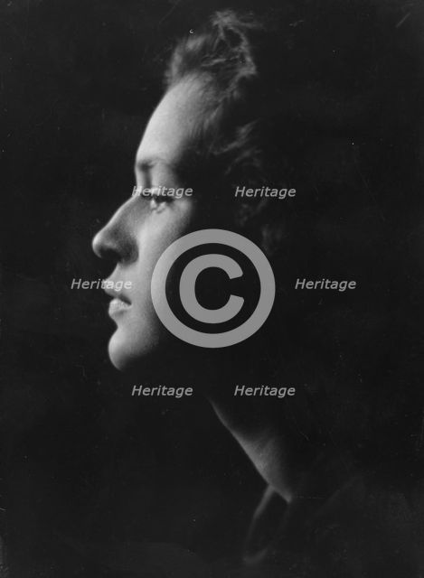 Bomar, W.P., Mrs., portrait photograph, 1915. Creator: Arnold Genthe.