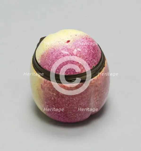 Bonbonnière in the form of an Apple, England, 1780/1800. Creator: Unknown.
