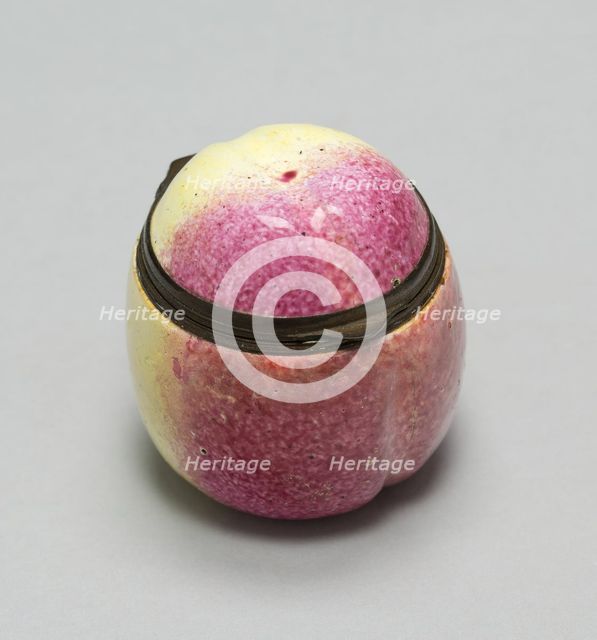 Bonbonnière in the form of an Apple, England, 1780/1800. Creator: Unknown.