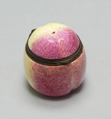 Bonbonnière in the form of an Apple, England, 1780/1800. Creator: Unknown