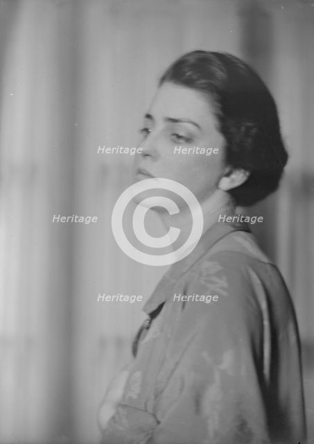 Bonita, Miss, portrait photograph, 1915 June 4. Creator: Arnold Genthe.