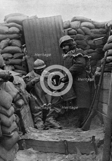 ''Bonne tranchee, bon equipement et bon "jus".1916. Creator: Unknown.