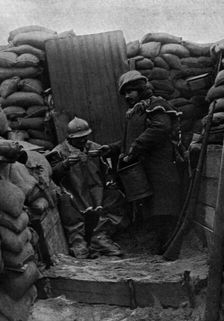 'Bonne tranchee, bon equipement et bon "jus".1916. Creator: Unknown