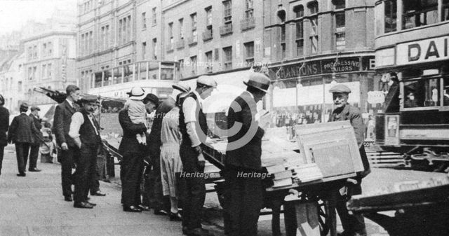 Bookstalls on Shoreditch High Street, London, 1926-1927.Artist: Whiffin