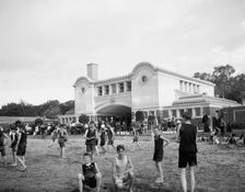 Bath house, Belle Isle [Park], Detroit, Mich., between 1910 and 1920. Creator: Unknown