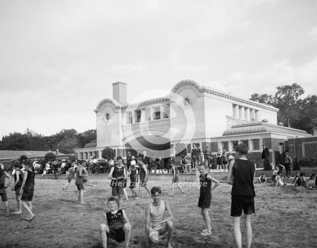 Bath house, Belle Isle [Park], Detroit, Mich., between 1910 and 1920. Creator: Unknown.