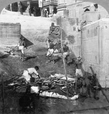 Bathing and burning the Hindu dead, Benares (Varanasi), India 1903.Artist: Underwood & Underwood