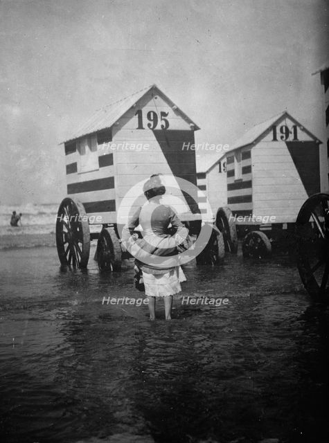 Bathing machines, Ostend, between c1910 and c1915. Creator: Bain News Service.