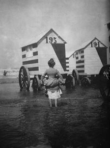 Bathing machines, Ostend, between c1910 and c1915. Creator: Bain News Service