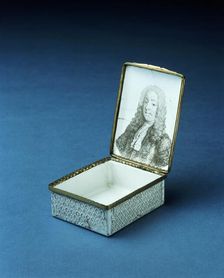 Battersea enamel souvenir box with portrait of Robert Walpole, c1755