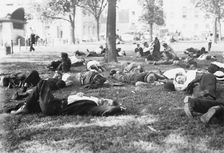 Battery Park on hot day, between c1910 and c1915. Creator: Bain News Service