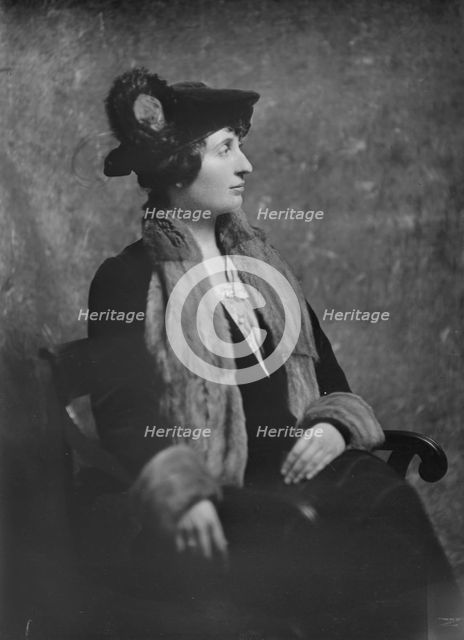 Bauman, E.F., Mrs., portrait photograph, not before 1916. Creator: Arnold Genthe.