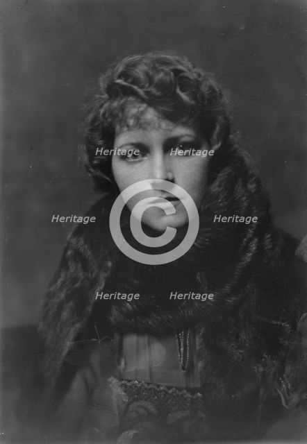 Bay, J.H., Mrs., portrait photograph, 1917 Sept. 8. Creator: Arnold Genthe.