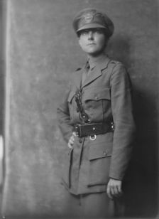 Baylis, A.B., Miss, portrait photograph, 1917 Oct. 5. Creator: Arnold Genthe