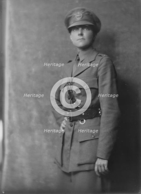 Baylis, A.B., Miss, portrait photograph, 1917 Oct. 5. Creator: Arnold Genthe.