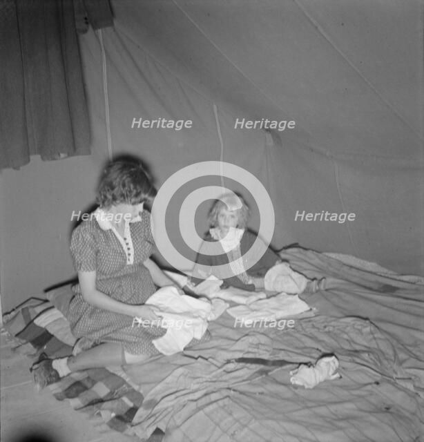 Baby clothes, FSA mobile camp unit, Merrill, Klamath County, Oregon, 1939. Creator: Dorothea Lange.