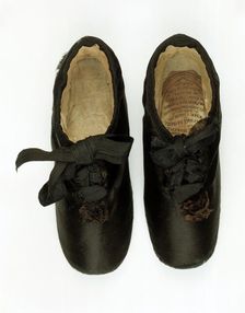 Baby shoes worn by Queen Victoria, 1819-1820