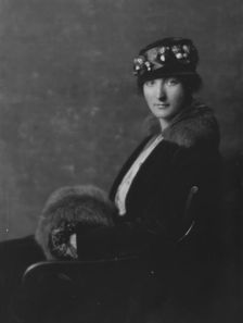 Backman, E., Miss, portrait photograph, 1916. Creator: Arnold Genthe