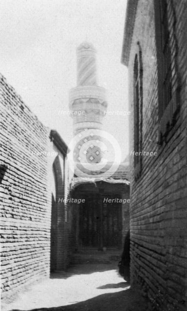 Backstreet and old mosque, Baghdad, Iraq, 1917-1919. Artist: Unknown