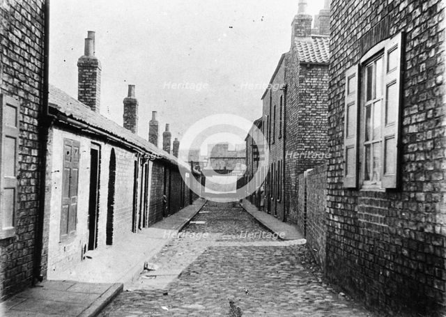 Back street in a York slum, Yorkshire, 1901. Artist: Unknown