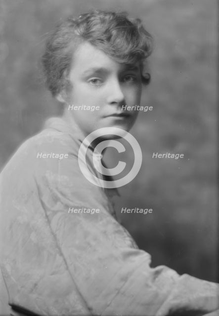 Bain, Marjorie, Miss, portrait photograph, 1914 Nov. 28. Creator: Arnold Genthe.