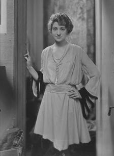 Bainter, Fay, Miss, portrait photograph, 1916. Creator: Arnold Genthe
