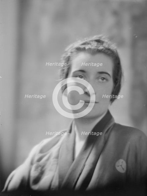 Baker, Alice, Miss, portrait photograph, 1917 June 4. Creator: Arnold Genthe.