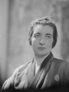 Baker, Alice, Miss, portrait photograph, 1917 June 4. Creator: Arnold Genthe