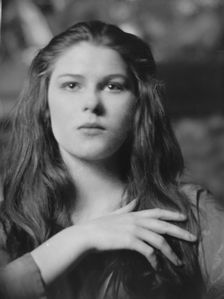 Baldwin, A., Miss, portrait photograph, 1916 or 1917. Creator: Arnold Genthe