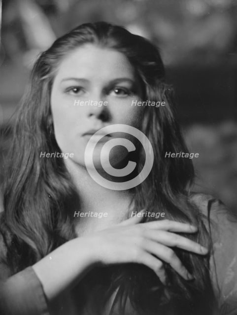 Baldwin, A., Miss, portrait photograph, 1916 or 1917. Creator: Arnold Genthe.
