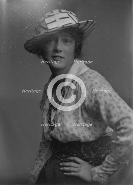 Baldwin, Kathryn, Miss, portrait photograph, 1914 May 29. Creator: Arnold Genthe.