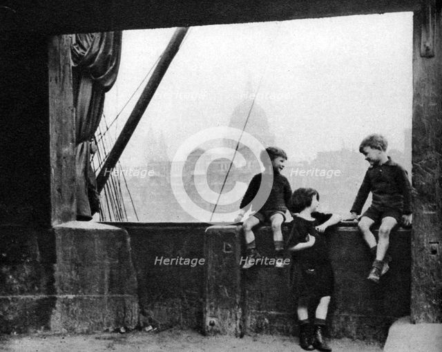 Bankside, around Blackfriars Bridge, London, 1926-1927.Artist: Paterson