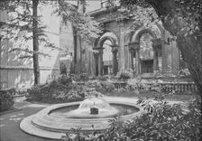 Bank of England Fountain, City of London, c1910 (1911). Artist: Pictorial Agency
