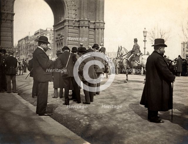 Barcelona. People in the swear allegiance to the flag ceremony of 1902 in the Victor Pradera Hall.