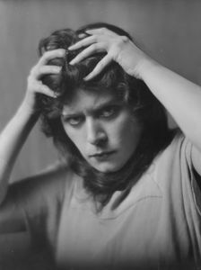 Bara, Theda, Miss, portrait photograph, 1916 Nov. 11. Creator: Arnold Genthe